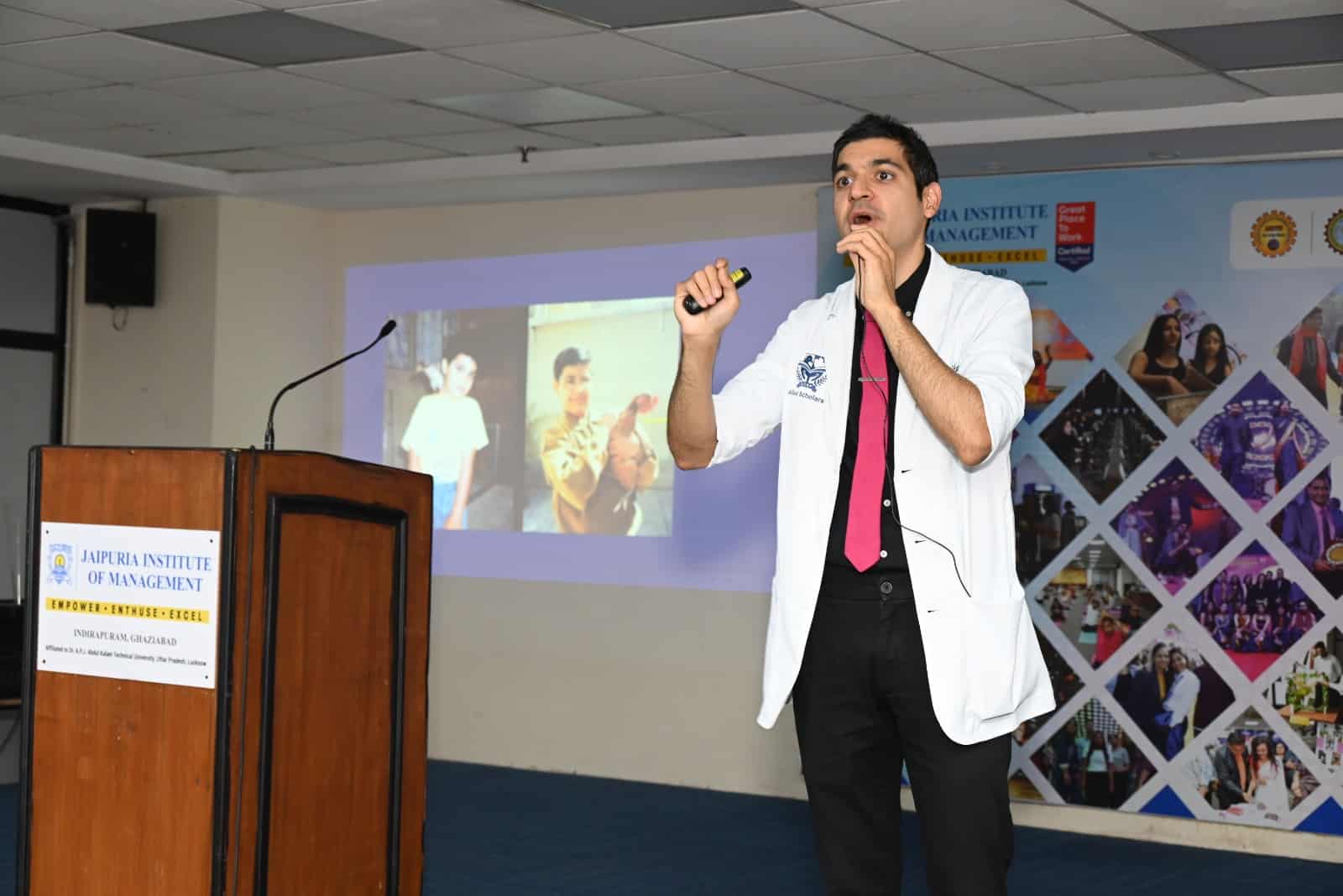 Dr. Faraz Harsini presenting on the impact of different milks on the environment at Jaipuria Institute of Management.