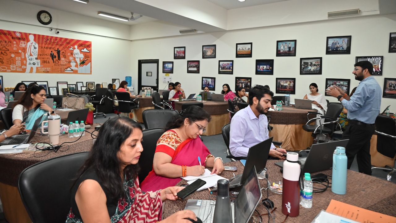 Report on Day 2 of the 5-Day Faculty Development Program 7 - Jaipuria Institute of Management, Indirapuram Ghaziabad Report on Day 2 of the 5-Day Faculty Development Program 7